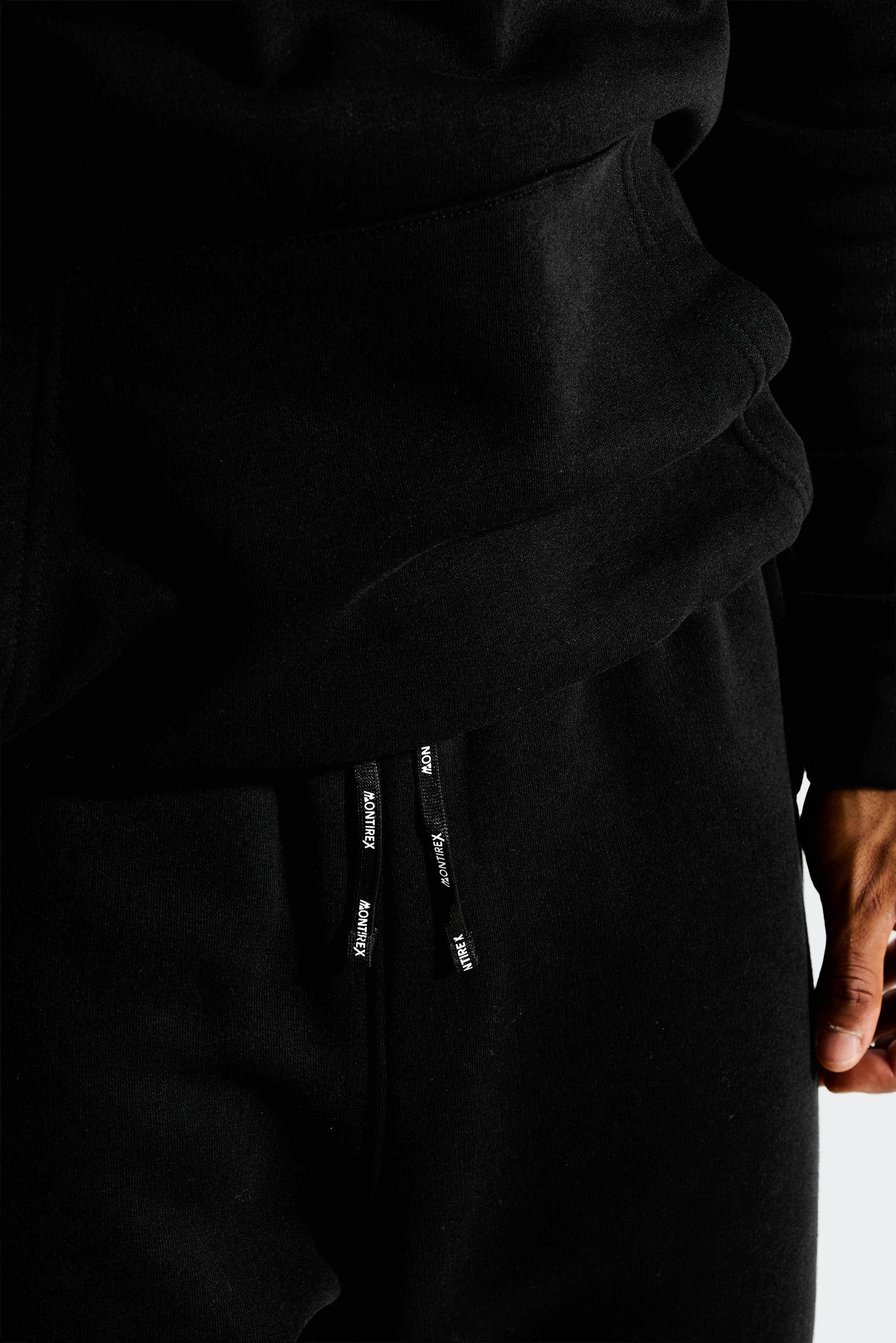 Essential Jogger - Black