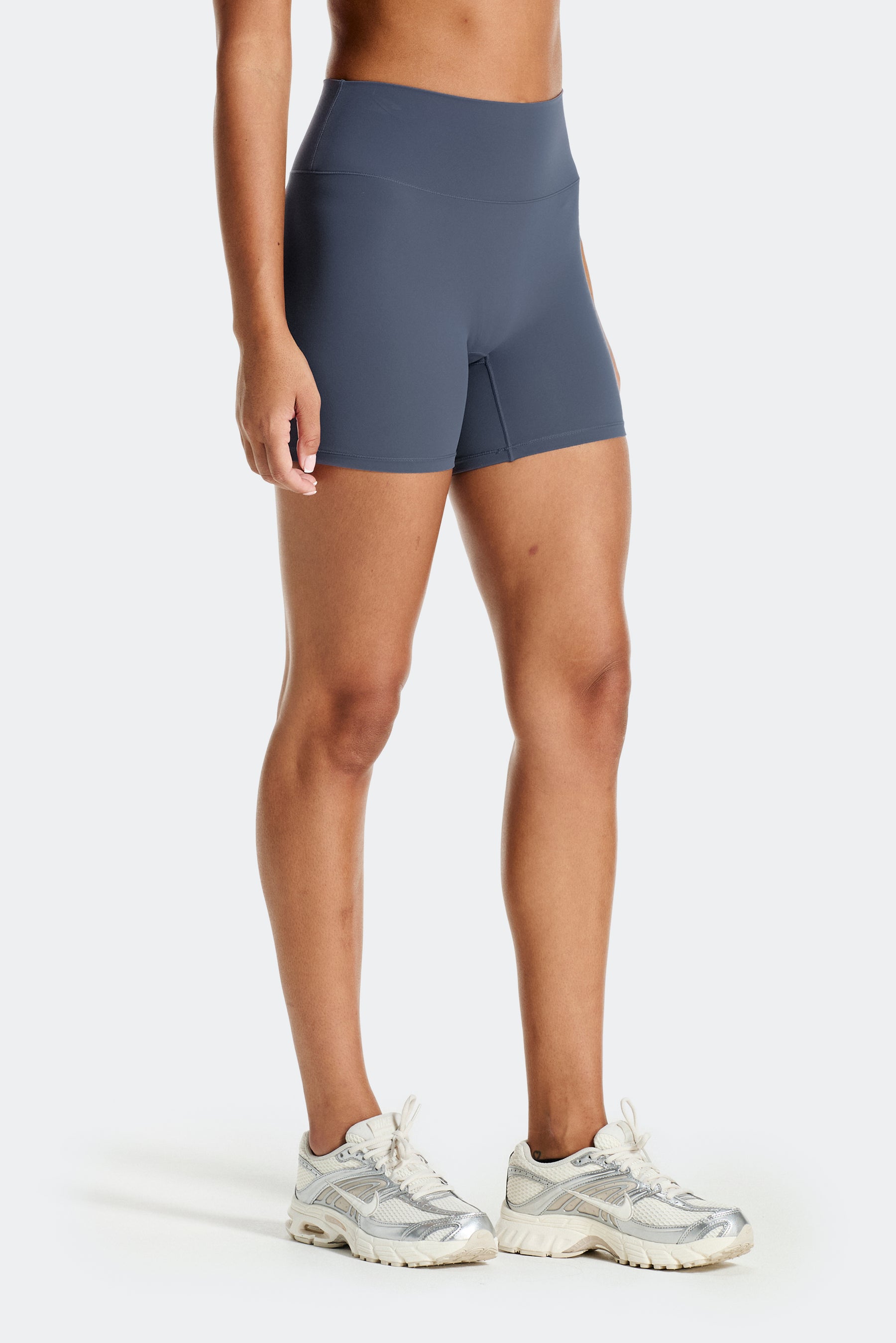 Form Kurze Shorts – Vergrautes Indigo Damen