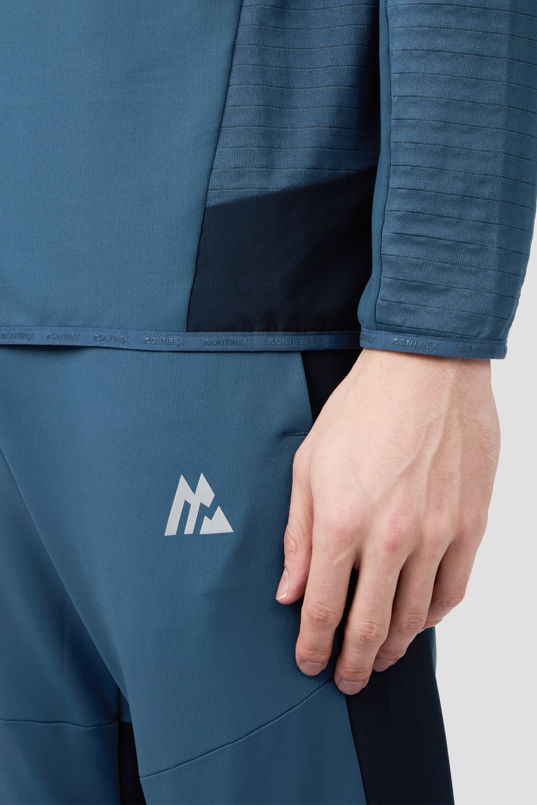 Zone Hood 1/4 Zip - Naval/Navy Void