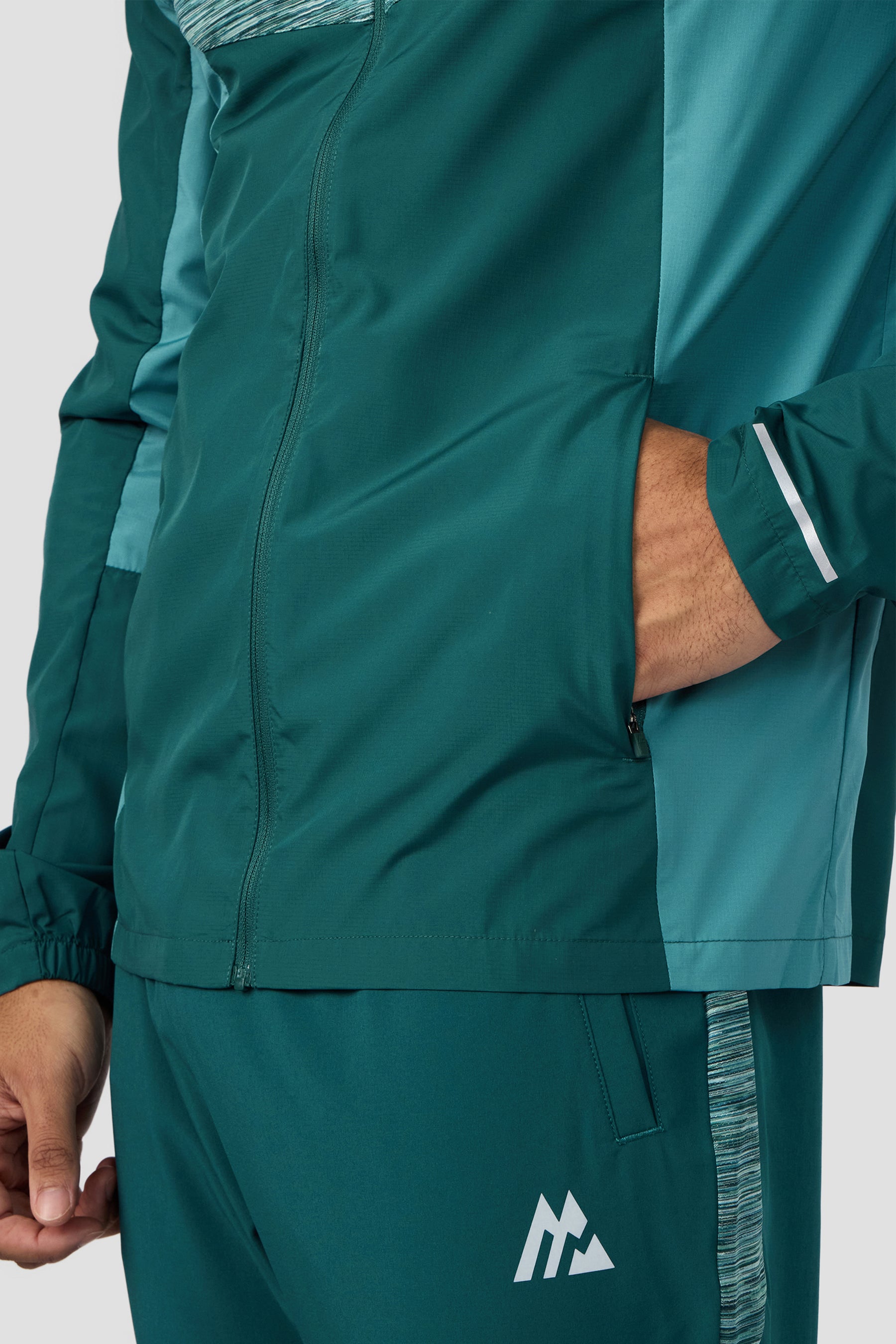 Trail Windbreaker - Light Teal Multi