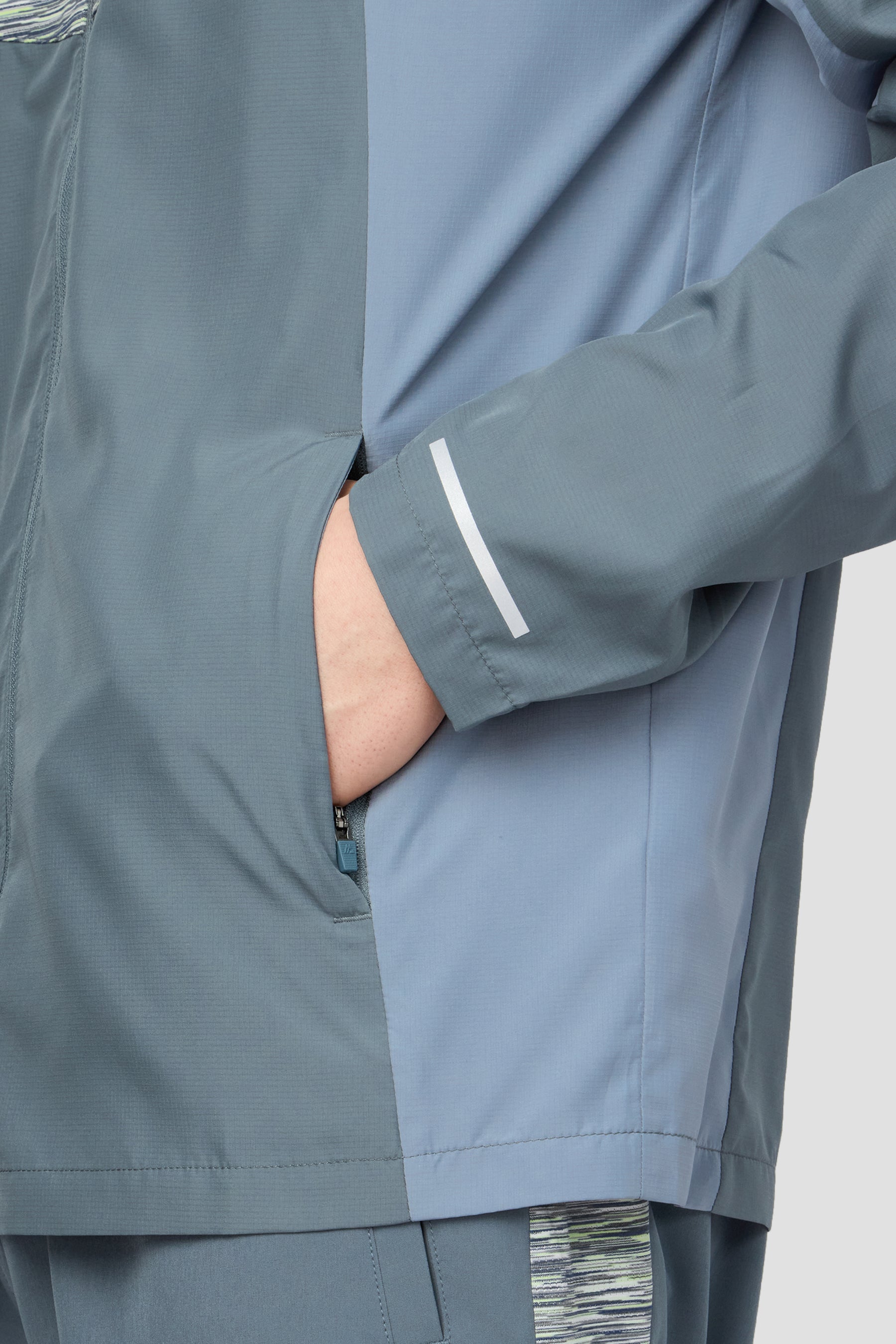 Trail Windbreaker - Grey/Green/White