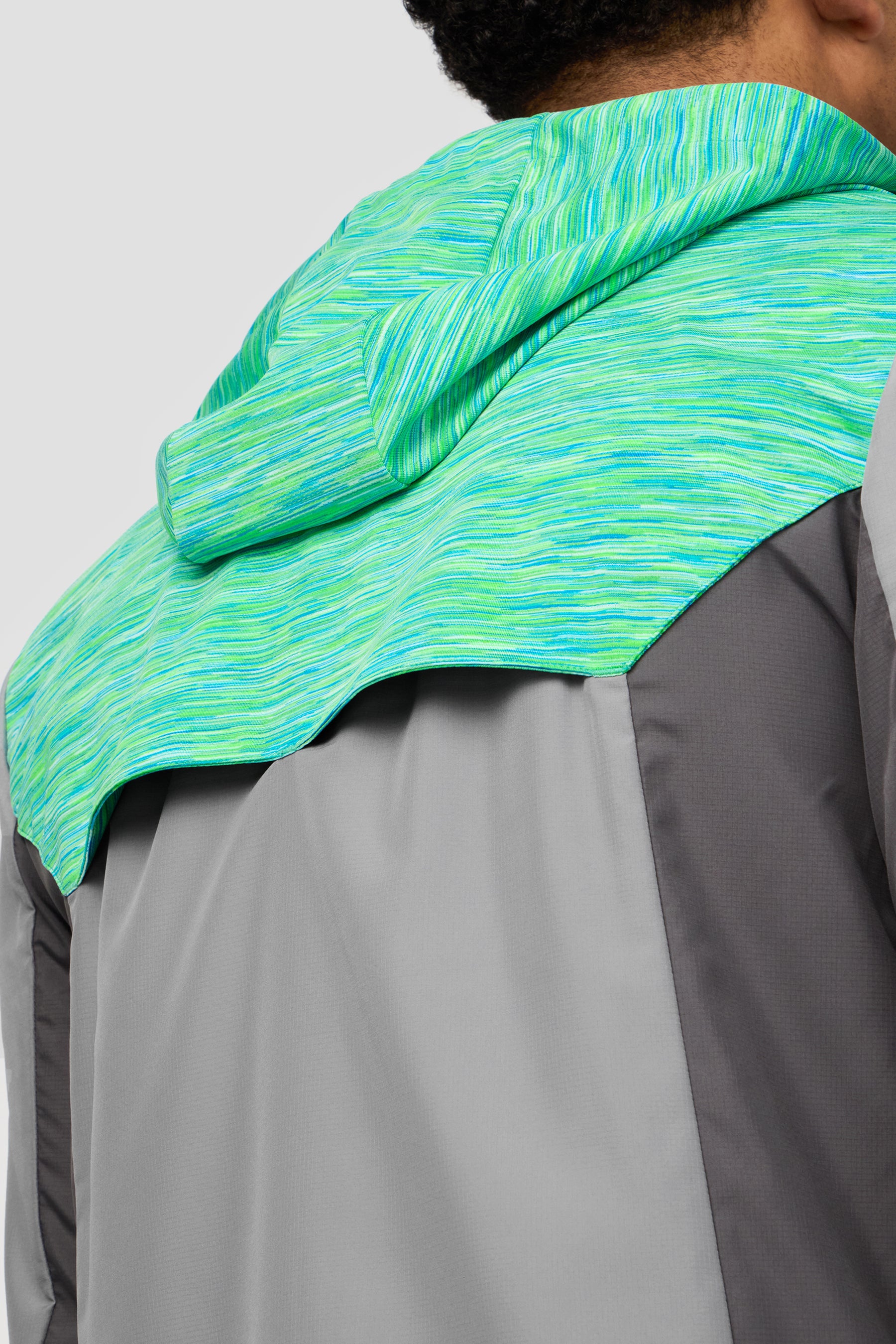 Trail Windbreaker - Grey/Blue/Green Multi