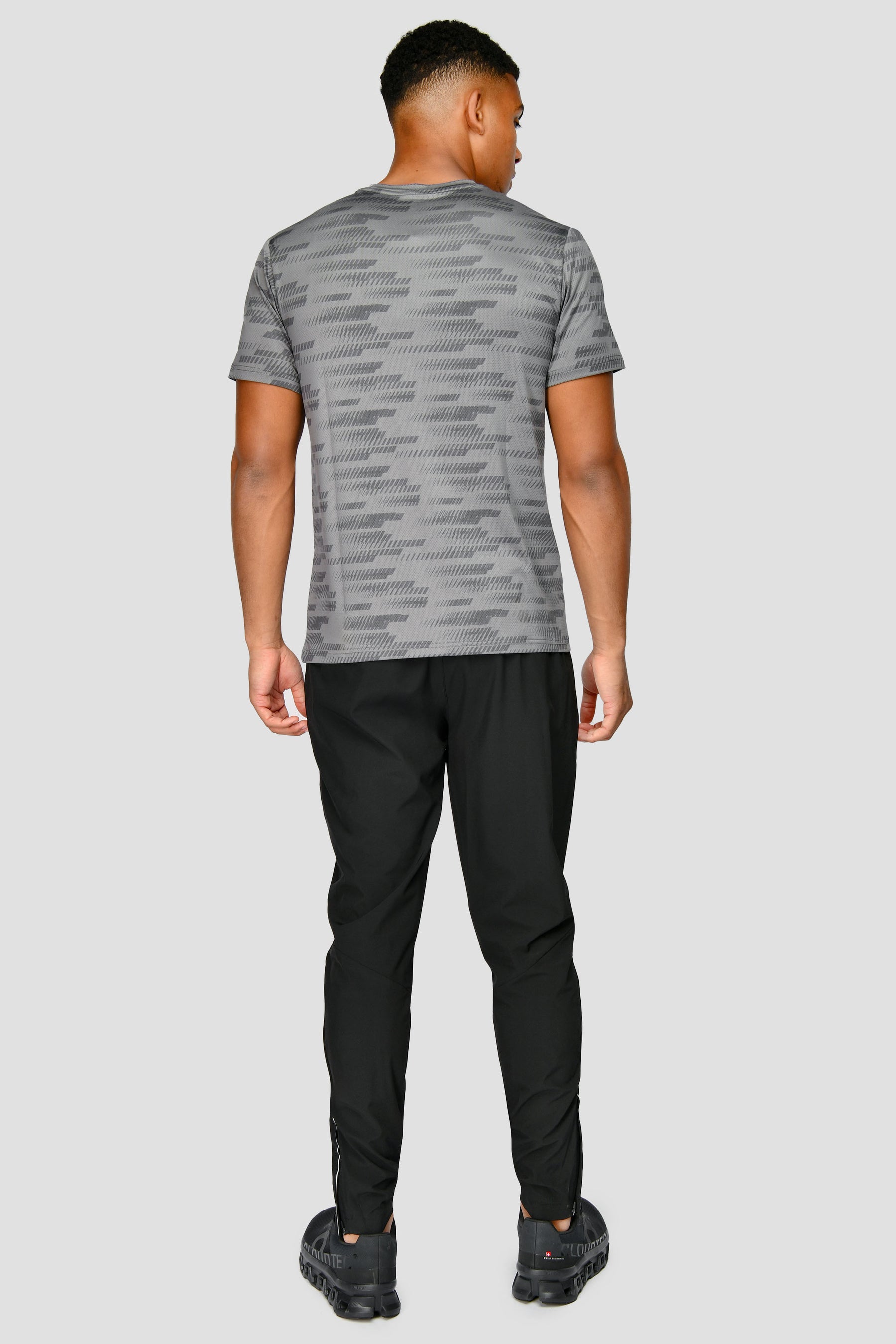 Hanes Explorer Unisex L/S Graphic T-Shirt Concrete Grey