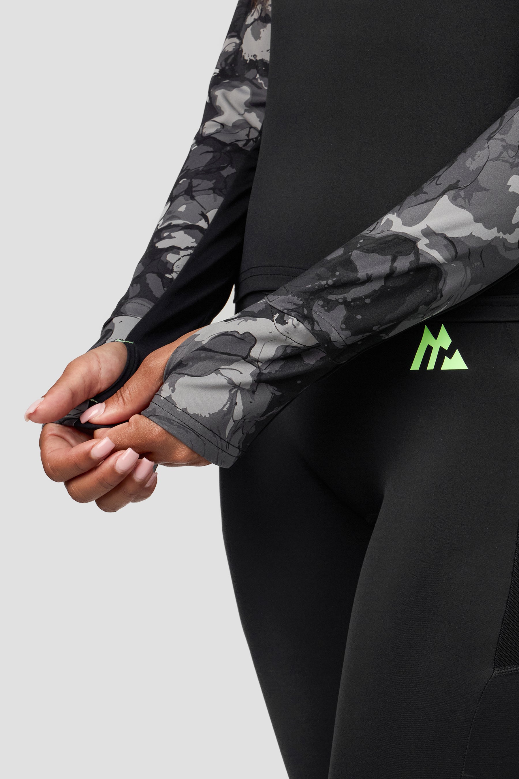 Fusion Print 1/4 Zip - Black/Winter Sky