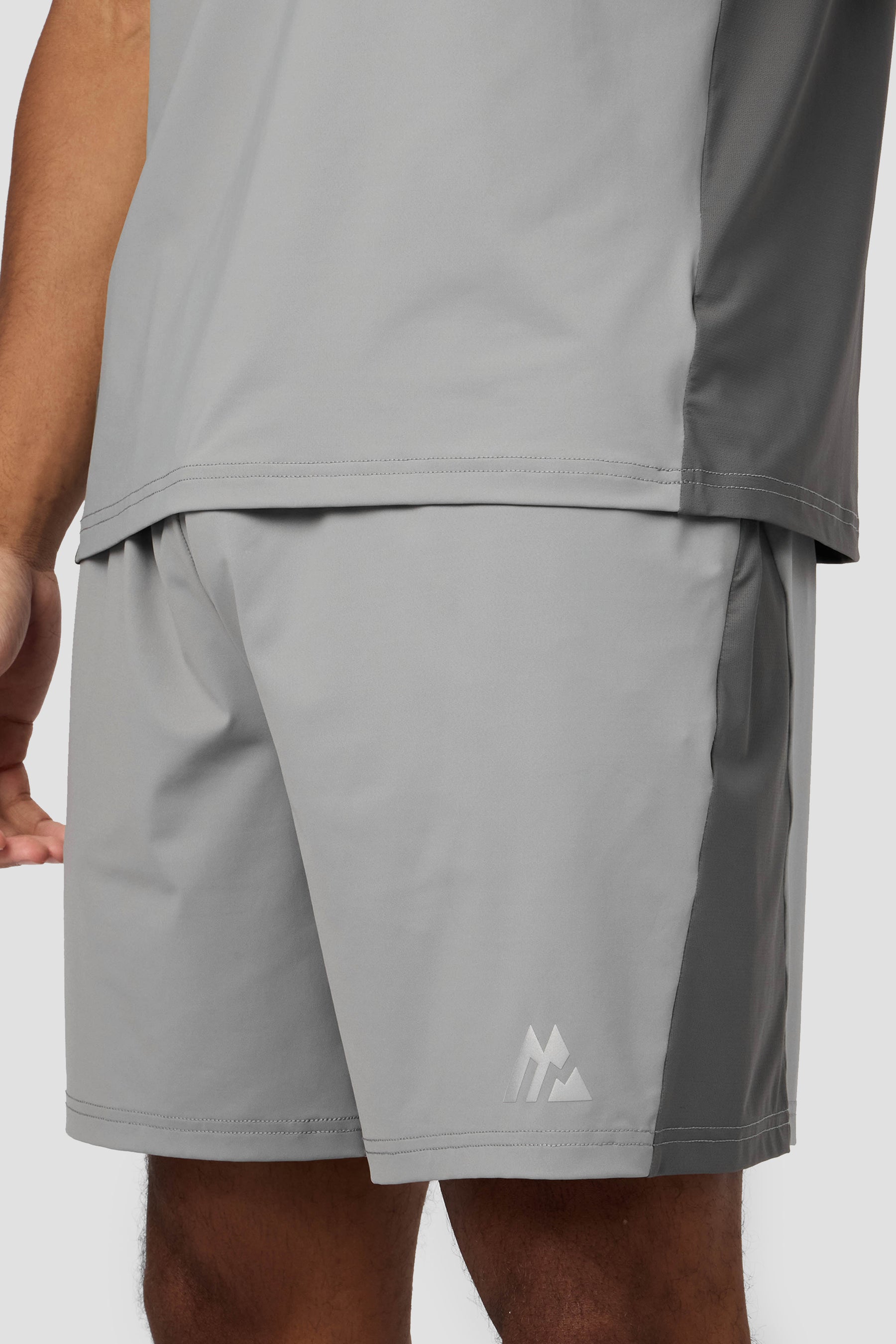 Strive Short - Platinum Grey/Cement Grey/Light Smoke Grey