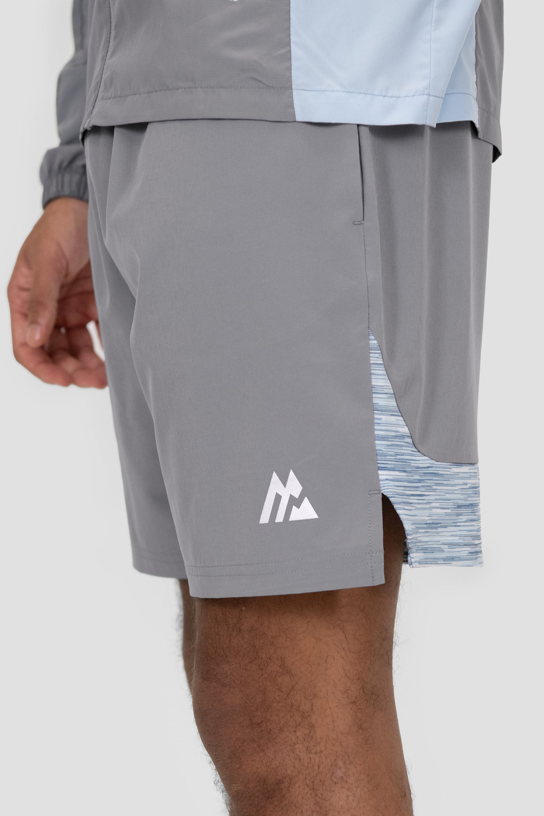 Trail Panel Short - Grey/White/Blue