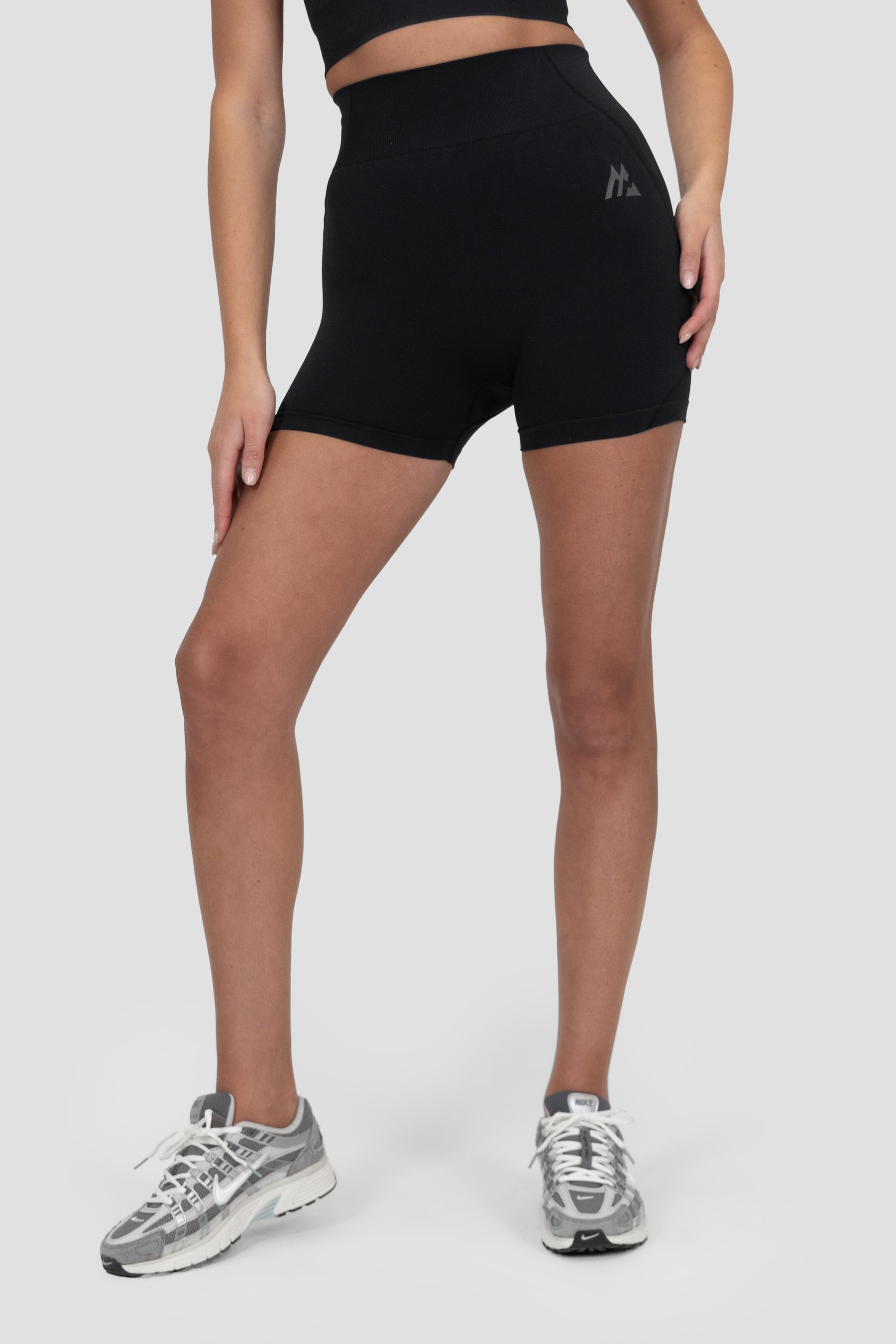 Evolve Seamless Booty Short - Black