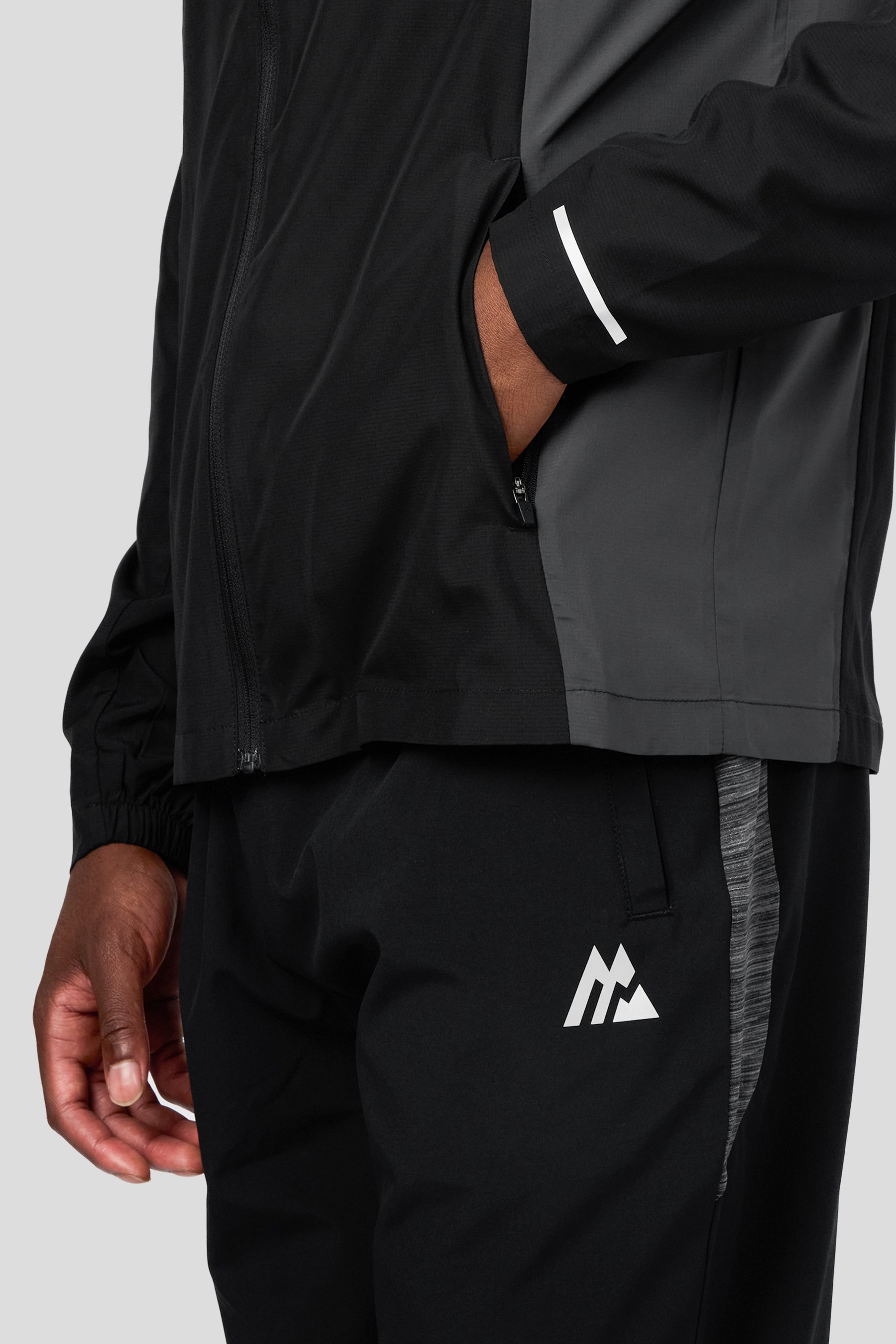 Trail Windbreaker - Black/Grey