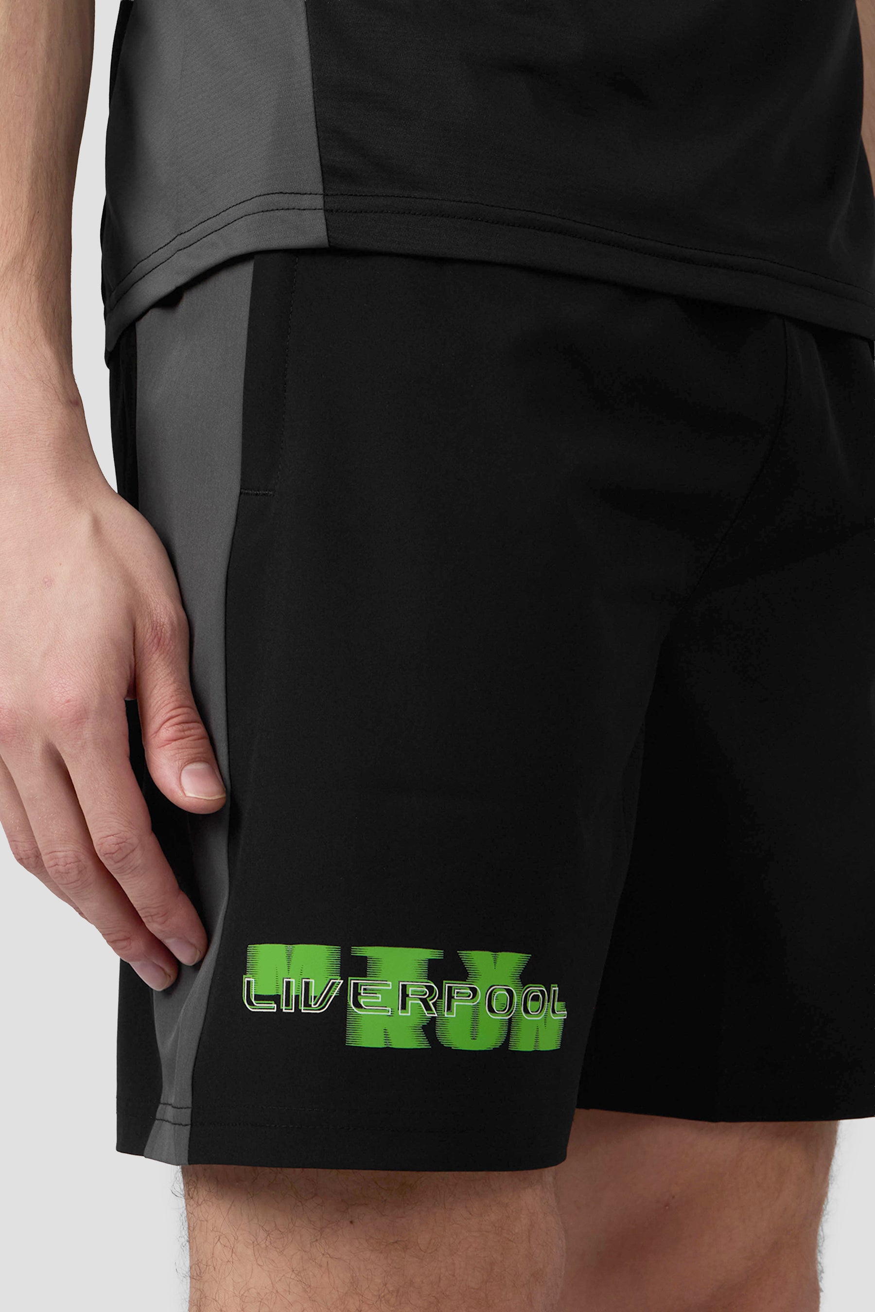 Mtx Run City Liverpool Short - Black Beauty/Asphalt
