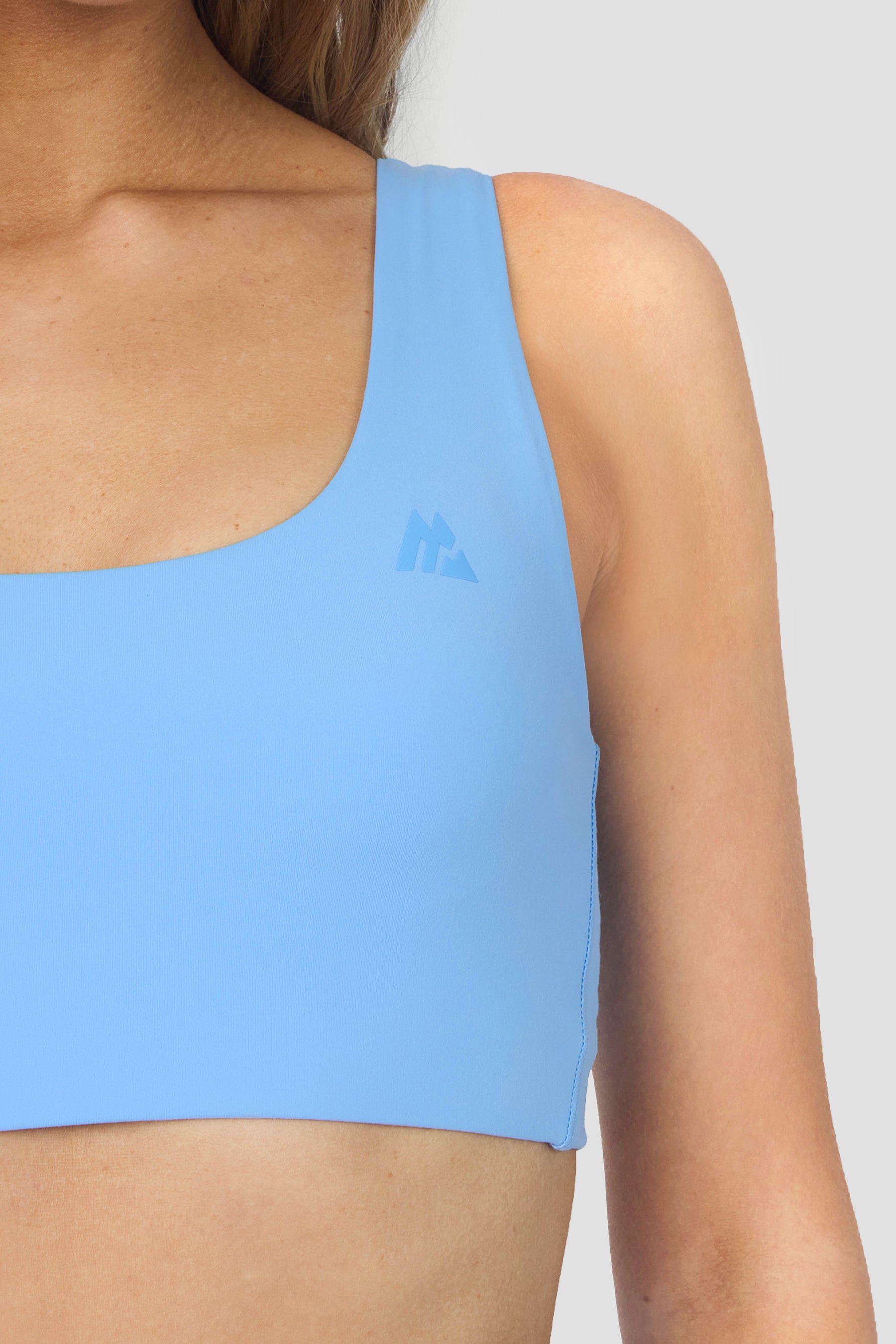 Form Sports Bra - Powder Blue