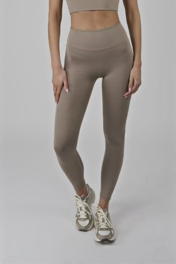 Spirit Short - Praline