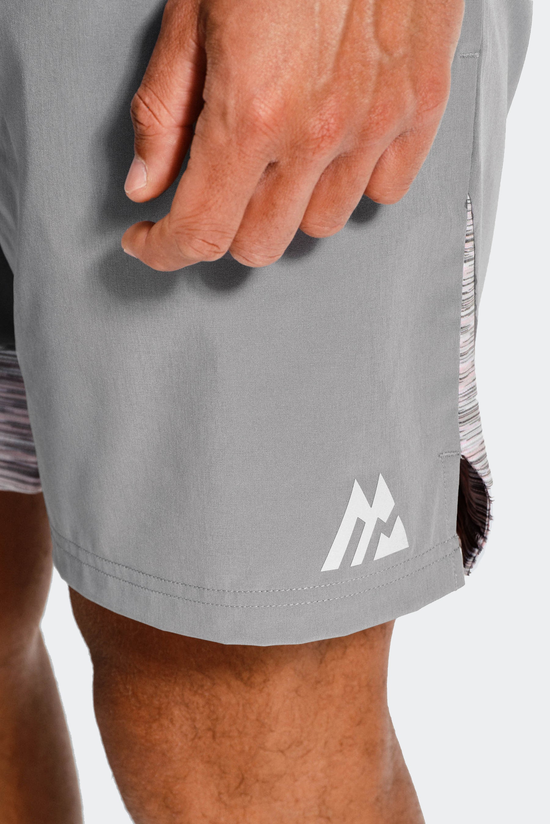 TRAIL PANEL 2.0 SHORT - PLATINUM GREY/LIGHT SMOKE GREY/LIGHT PINK/WHITE